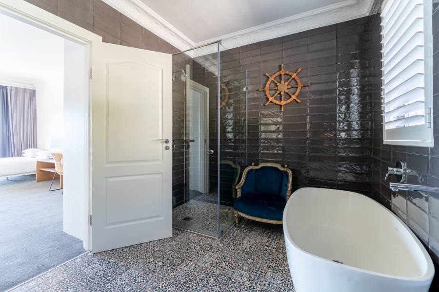 6 Bedroom Property for Sale in Simons Kloof Western Cape